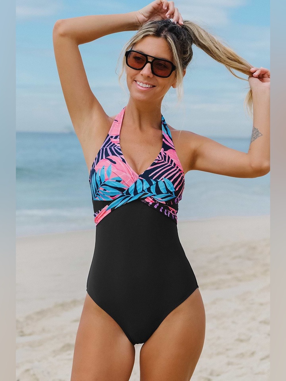 Cupshe Vapor Wave Twist-Front One Piece Swimsuit
